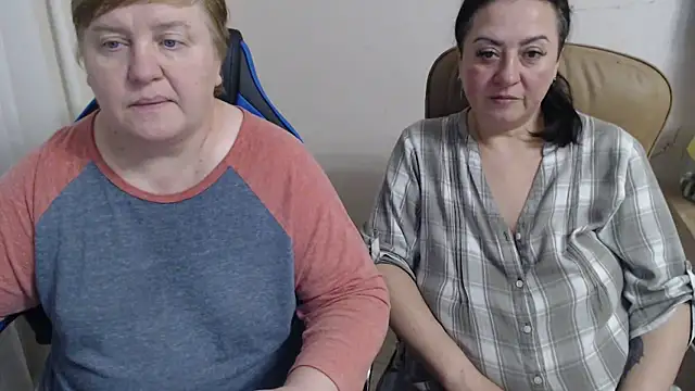 Snapshot of Bertie_Adeline chatting on 10-25-25, 07:52 Bertie Adeline online show from 10-25-25, 07:52