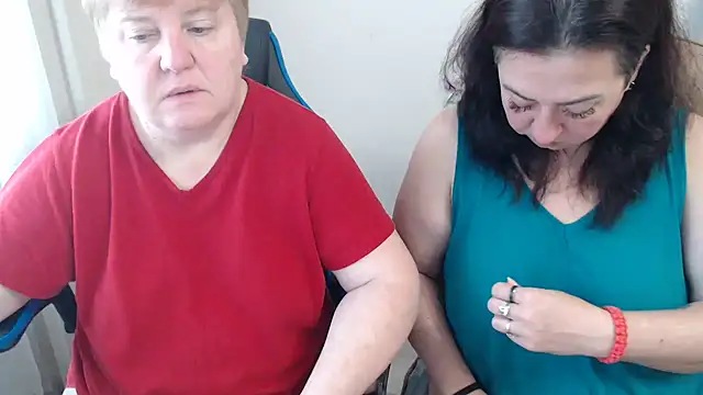 Snapshot of Bertie_Adeline chatting on 10-26-25, 07:58 Bertie Adeline online show from 10-26-25, 07:58