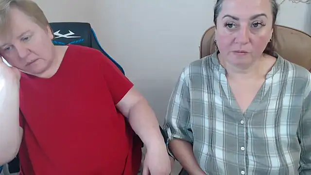 Snapshot of Bertie_Adeline chatting on 10-28-25, 11:58 Bertie Adeline online show from 10-28-25, 11:58