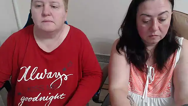 Snapshot of Bertie_Adeline chatting on 11-24-25, 04:40 Bertie Adeline online show from 11-24-25, 04:40