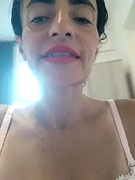 Snapshot of Gecenin_Kralicesi chatting on 09-11-25, 05:29 Gecenin Kralicesi online show from 09-11-25, 05:29