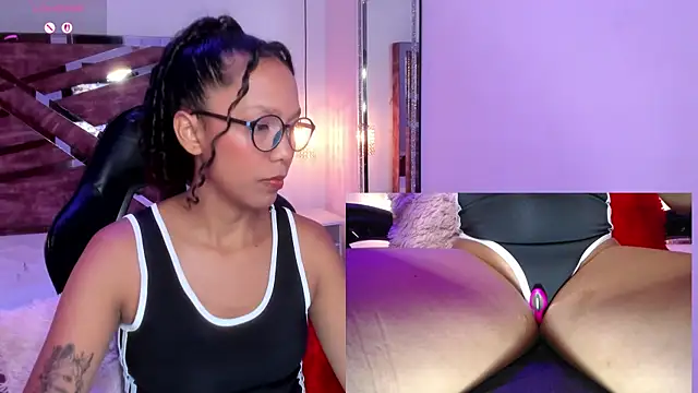 NovaLyn online show from 10-07-25, 04:31