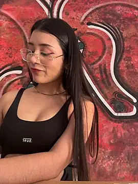 Snapshot of CatadeLuca chatting on 11-08-25, 07:45 CatadeLuca online show from 11-08-25, 07:45