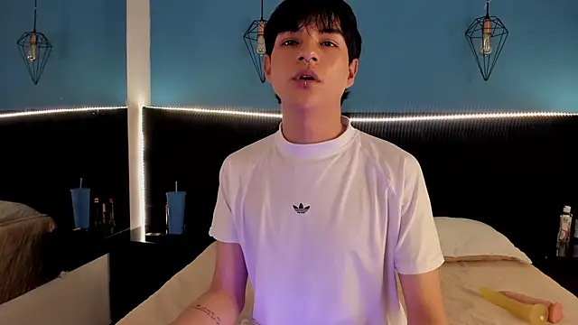 AleAurarashi online show from 09-27-25, 04:17