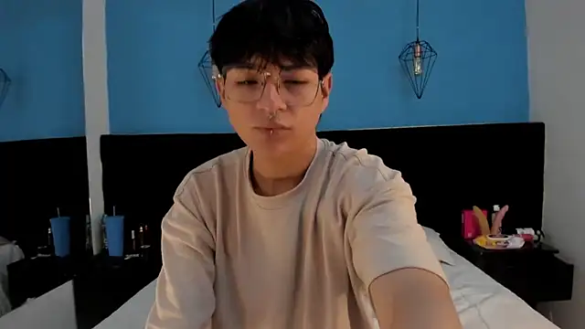 AleAurarashi online show from 09-28-25, 01:16