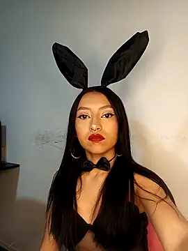 Snapshot of Luna_Moo_ chatting on 10-10-25, 04:33 Luna Moo online show from 10-10-25, 04:33