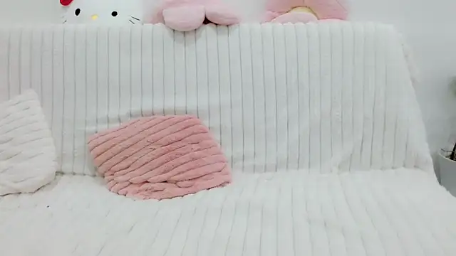 Snapshot of Emmahahaha17 chatting on 10-02-25, 04:36 Emmahahaha17 online show from 10-02-25, 04:36