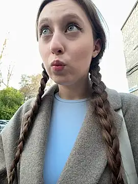 Snapshot of FroggyAnna chatting on 10-08-25, 02:14 FroggyAnna online show from 10-08-25, 02:14