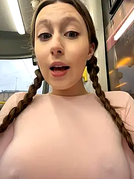 Snapshot of FroggyAnna chatting on 11-05-25, 01:00 FroggyAnna online show from 11-05-25, 01:00