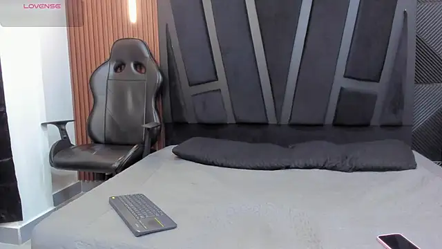 Alana cox  online show from 10-05-25, 01:20