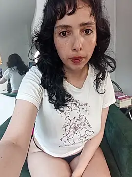 a Malgosia mako online show from 10-27-25, 03:05