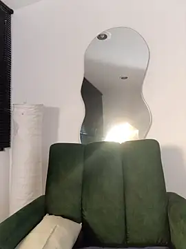 a Malgosia mako online show from 11-19-25, 11:38