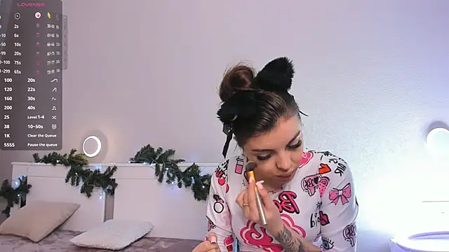 AuroraVice online show from 12-17-25, 06:19