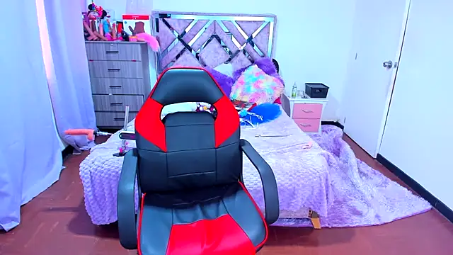 Luna Analya online show from 12-19-25, 12:12