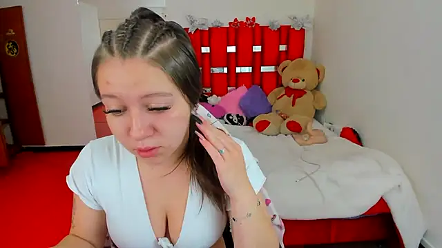 Snapshot of Luna_Analya chatting on 07-11-26, 05:15 Luna Analya online show from 07-11-26, 05:15