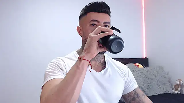 Snapshot of andrea_de_lucaa chatting on 09-09-25, 02:55 andrea de lucaa online show from 09-09-25, 02:55