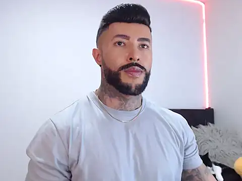 Snapshot of andrea_de_lucaa chatting on 09-16-25, 01:39 andrea de lucaa online show from 09-16-25, 01:39