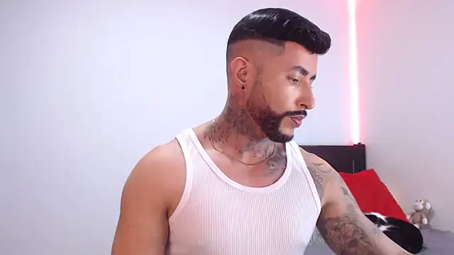 Snapshot of andrea_de_lucaa chatting on 11-12-25, 04:02 andrea de lucaa online show from 11-12-25, 04:02