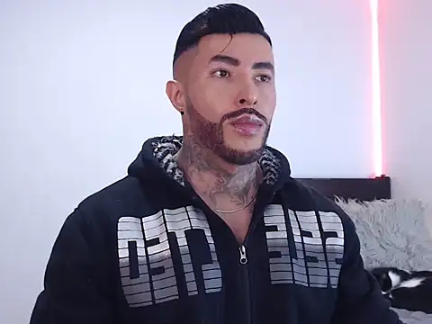 Snapshot of andrea_de_lucaa chatting on 11-22-25, 04:11 andrea de lucaa online show from 11-22-25, 04:11