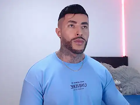 Snapshot of andrea_de_lucaa chatting on 11-28-25, 01:30 andrea de lucaa online show from 11-28-25, 01:30