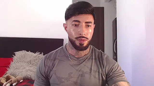 Snapshot of andrea_de_lucaa chatting on 06-25-26, 05:23 andrea de lucaa online show from 06-25-26, 05:23