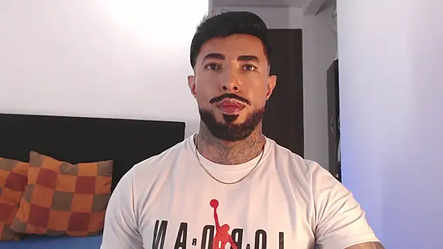 Snapshot of andrea_de_lucaa chatting on 07-04-26, 03:45 andrea de lucaa online show from 07-04-26, 03:45