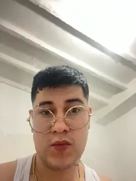 Snapshot of CamiloGonzales27 chatting on 09-30-25, 03:44 CamiloGonzales27 online show from 09-30-25, 03:44