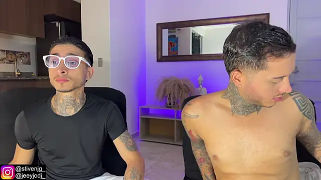 Snapshot of tattoguys_cums chatting on 12-02-25, 11:11 tattoguys cums online show from 12-02-25, 11:11