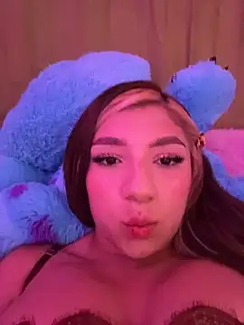 Snapshot of Isabella18_pink chatting on 05-29-26, 01:53 Isabella18 pink online show from 05-29-26, 01:53