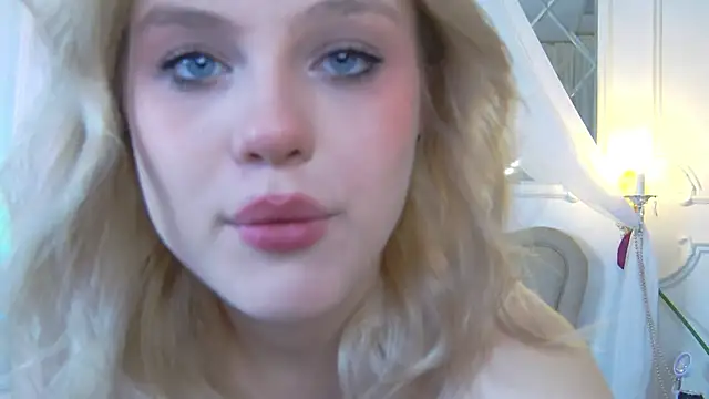 Snapshot of CaitlinSugar chatting on 10-13-25, 04:56 CaitlinSugar online show from 10-13-25, 04:56