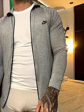 Snapshot of Tomy_maylon chatting on 10-08-25, 04:48 Tomy maylon online show from 10-08-25, 04:48