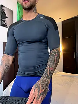 Snapshot of Tomy_maylon chatting on 10-16-25, 03:35 Tomy maylon online show from 10-16-25, 03:35