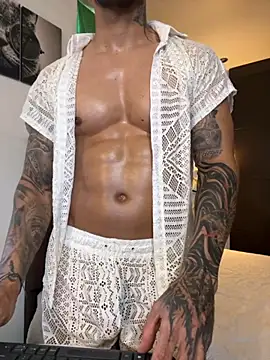 Snapshot of Tomy_maylon chatting on 10-19-25, 03:23 Tomy maylon online show from 10-19-25, 03:23