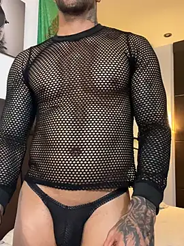 Snapshot of Tomy_maylon chatting on 10-21-25, 02:45 Tomy maylon online show from 10-21-25, 02:45