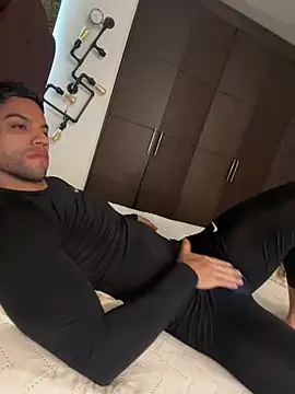 Snapshot of Tomy_maylon chatting on 11-23-25, 07:02 Tomy maylon online show from 11-23-25, 07:02