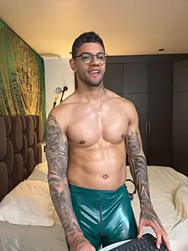 Snapshot of Tomy_maylon chatting on 11-26-25, 03:51 Tomy maylon online show from 11-26-25, 03:51