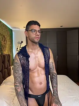 Snapshot of Tomy_maylon chatting on 12-17-25, 03:18 Tomy maylon online show from 12-17-25, 03:18