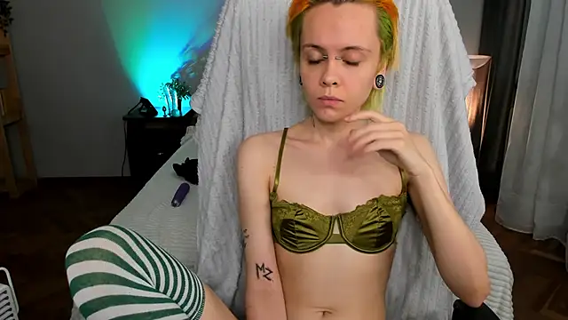 Snapshot of sweet_posya chatting on 09-19-25, 07:43 sweet posya online show from 09-19-25, 07:43