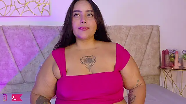 Snapshot of TinaCurv chatting on 10-29-25, 07:59 TinaCurv online show from 10-29-25, 07:59