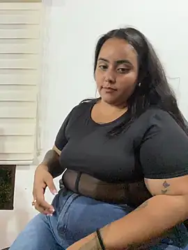 Snapshot of TinaCurv chatting on 11-21-25, 11:58 TinaCurv online show from 11-21-25, 11:58