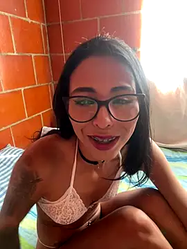 Snapshot of Emma__cumlovee chatting on 09-10-25, 02:06 Emma cumlovee online show from 09-10-25, 02:06