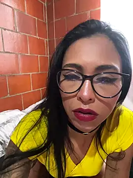 Snapshot of Emma__cumlovee chatting on 10-23-25, 01:10 Emma cumlovee online show from 10-23-25, 01:10