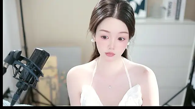 abbyli12 online show from 11-08-25, 03:45