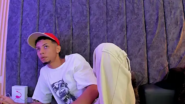 Snapshot of DustinandJordan chatting on 09-22-25, 04:36 DustinandJordan online show from 09-22-25, 04:36