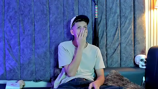 Snapshot of DustinandJordan chatting on 09-24-25, 04:49 DustinandJordan online show from 09-24-25, 04:49