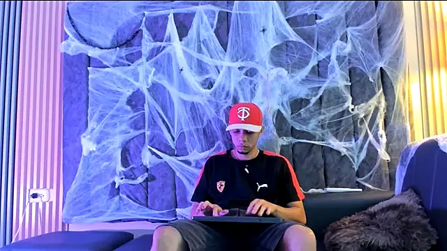 Snapshot of DustinandJordan chatting on 10-11-25, 05:17 DustinandJordan online show from 10-11-25, 05:17