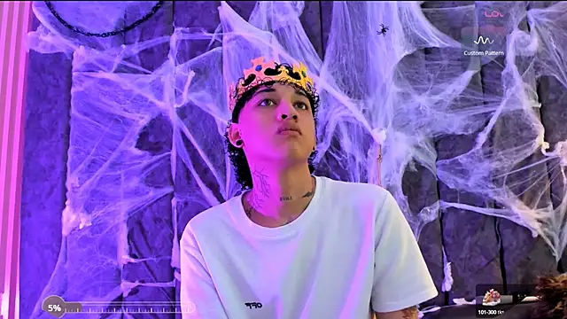 Snapshot of DustinandJordan chatting on 10-13-25, 06:13 DustinandJordan online show from 10-13-25, 06:13