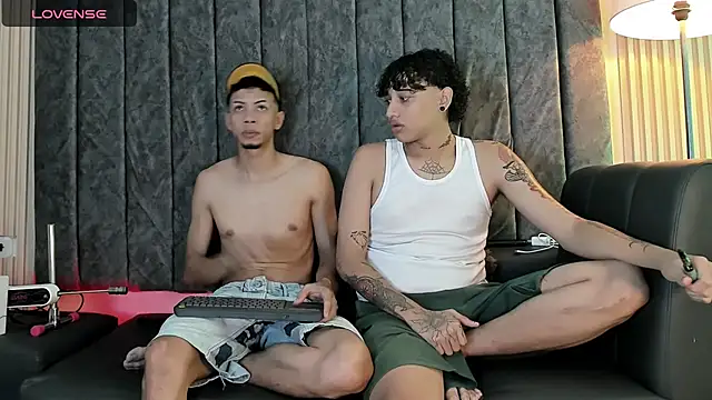 Snapshot of DustinandJordan chatting on 11-06-25, 09:37 DustinandJordan online show from 11-06-25, 09:37