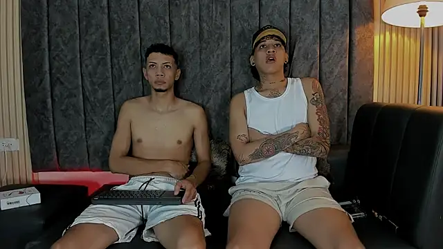 Snapshot of DustinandJordan chatting on 11-09-25, 02:37 DustinandJordan online show from 11-09-25, 02:37