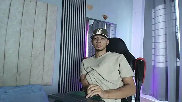 Snapshot of DustinandJordan chatting on 11-22-25, 12:04 DustinandJordan online show from 11-22-25, 12:04